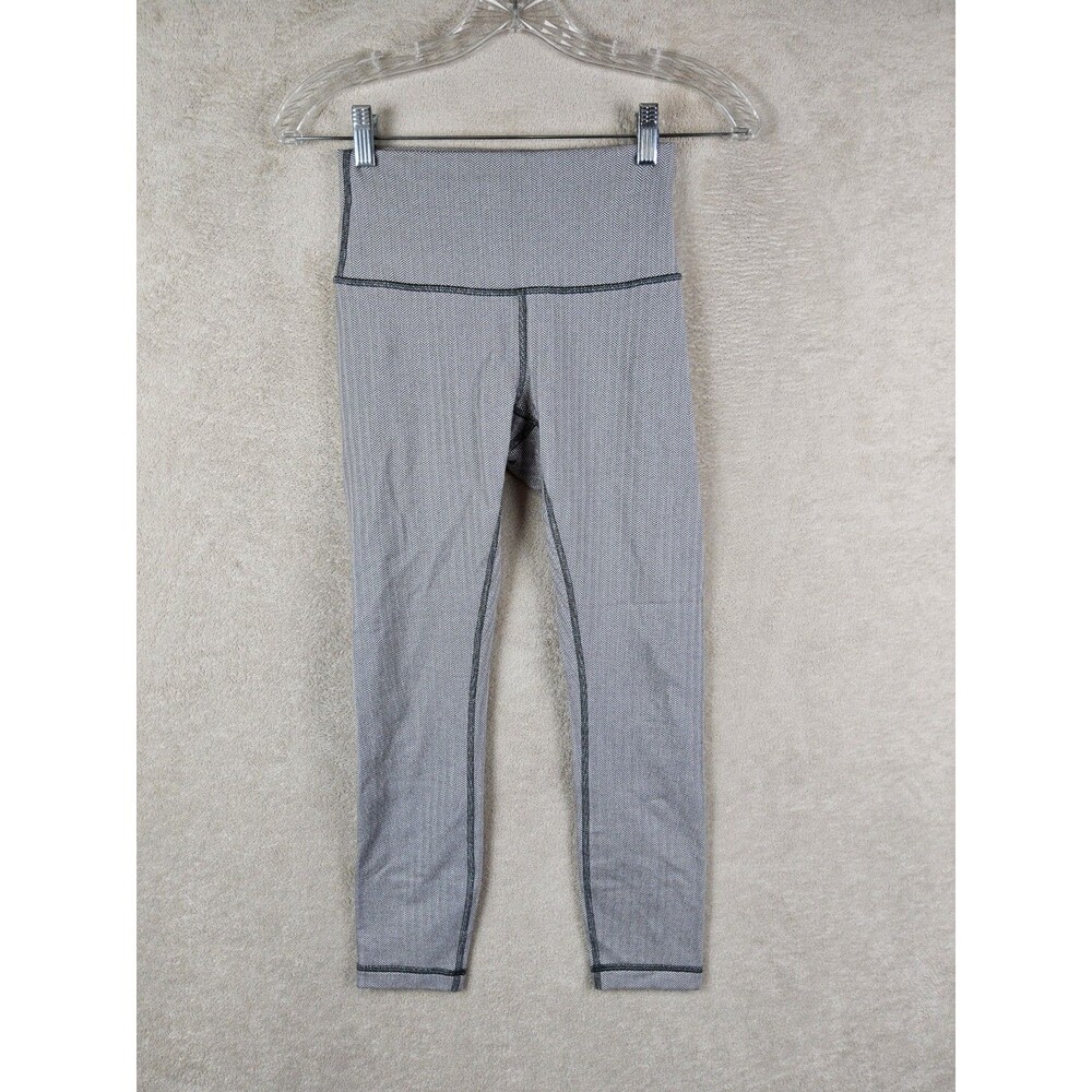 Lululemon Women’s Cropped Athletic Leggings Size 4